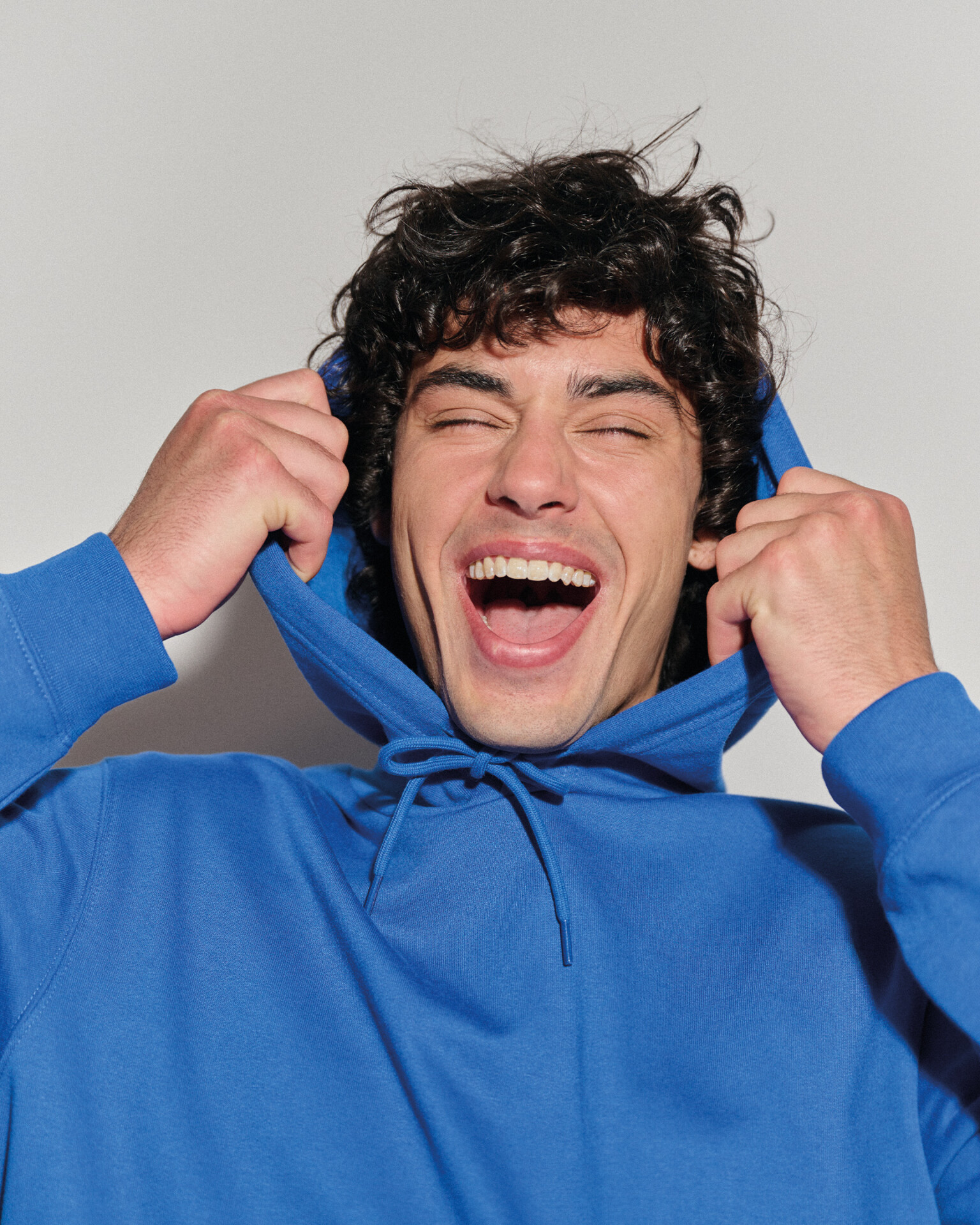 68e8c49b39e922019f7669ac_IBB_sweat_bleu